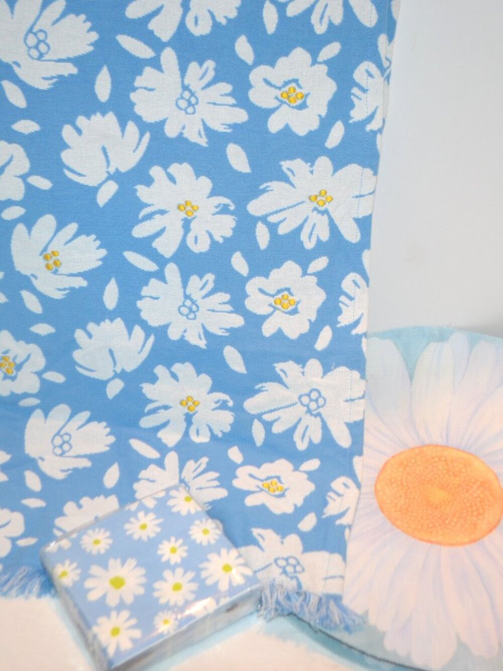 Tabletop Daisy Kind of Day Party Runner Placemats and Napkins